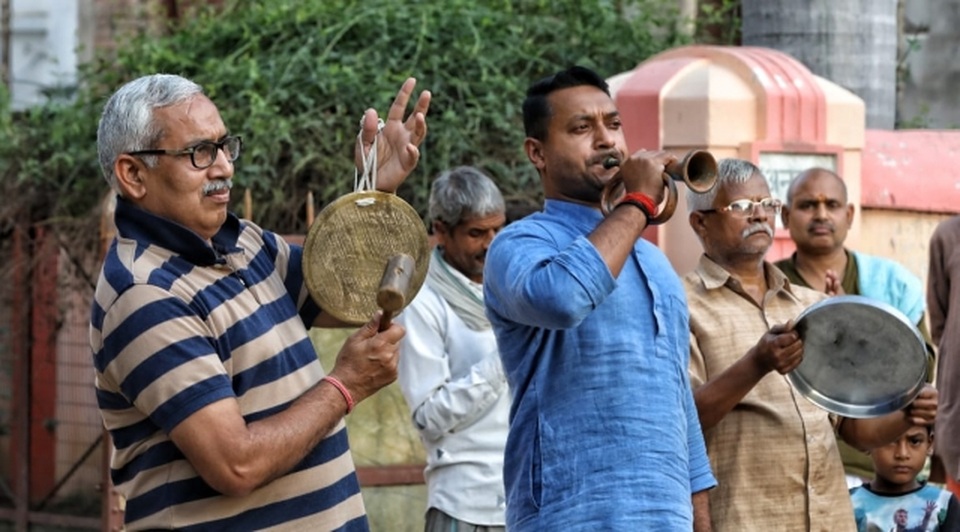 Đập nồi niêu xoong chảo để cổ vũ chống dịch Covid-19 - 2 Đập nồi niêu xoong chảo để cổ vũ chống dịch Covid-19 - 2