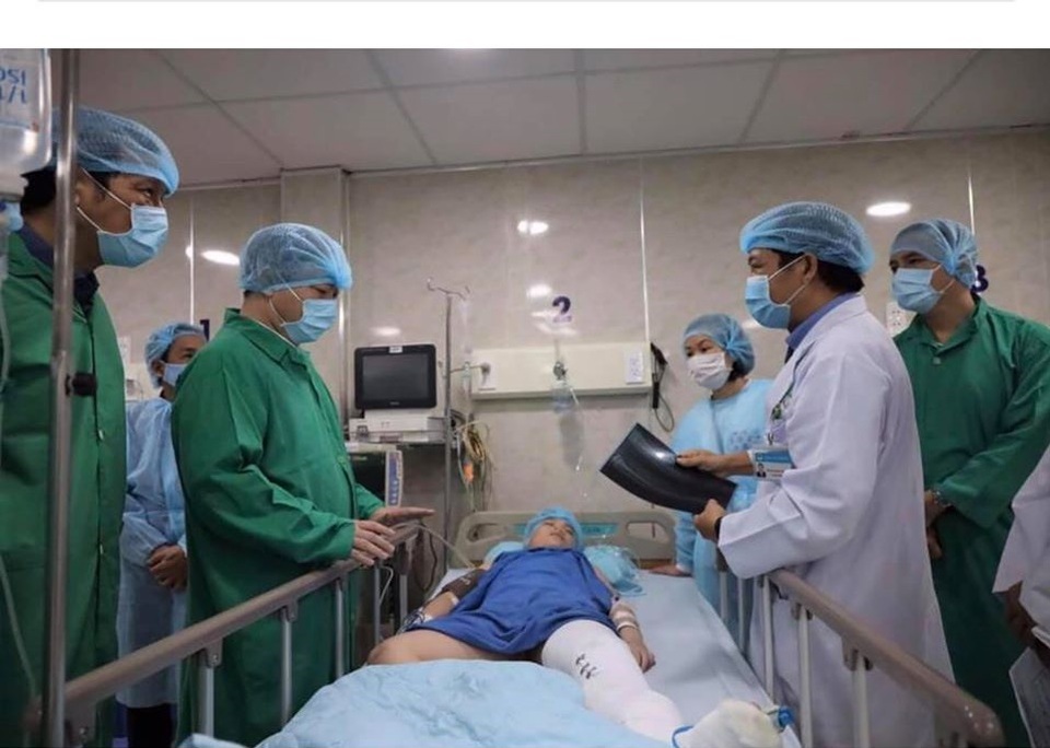 5 học sinh bị cây phượng đè chấn thương nặng phải phẫu thuật - 2 5 học sinh bị cây phượng đè chấn thương nặng phải phẫu thuật - 2