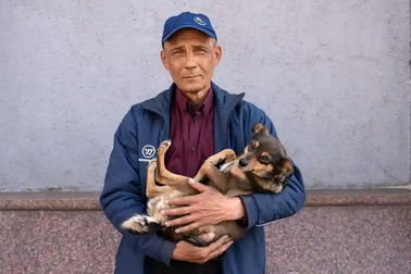 Người đàn ông Ukraine đi bộ 220km thoát khỏi "chảo lửa" Mariupol