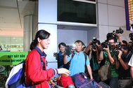 “Biển người” đón Ánh Viên tại sân bay Tân Sơn Nhất