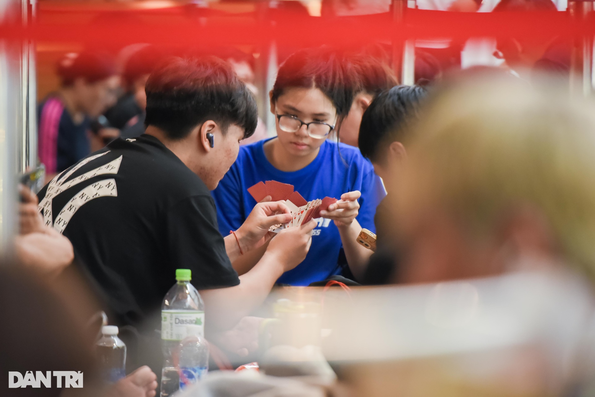 Chịu cảnh màn trời chiếu đất, ăn ngủ ở trung tâm thương mại để mua Labubu - 10 Chịu cảnh màn trời chiếu đất, ăn ngủ ở trung tâm thương mại để mua Labubu - 10