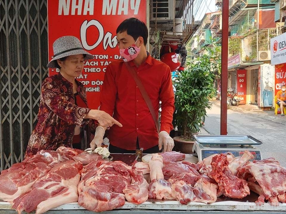 Giá thịt lợn hôm nay 30/4: Dân so giá trên tivi, tiểu thương ế cả loạt - 1 Giá thịt lợn hôm nay 30/4: Dân so giá trên tivi, tiểu thương ế cả loạt - 1