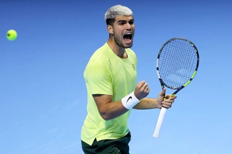 Alcaraz vào bán kết ATP Finals, giành ngôi số một thế giới