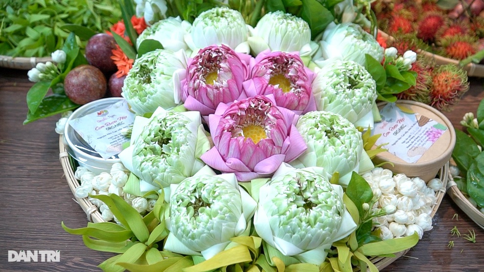 Dịch vụ giao mâm cúng Tết Đoan Ngọ đắt như tôm tươi, khách gọi cháy máy - 10 Dịch vụ giao mâm cúng Tết Đoan Ngọ đắt như tôm tươi, khách gọi cháy máy - 10