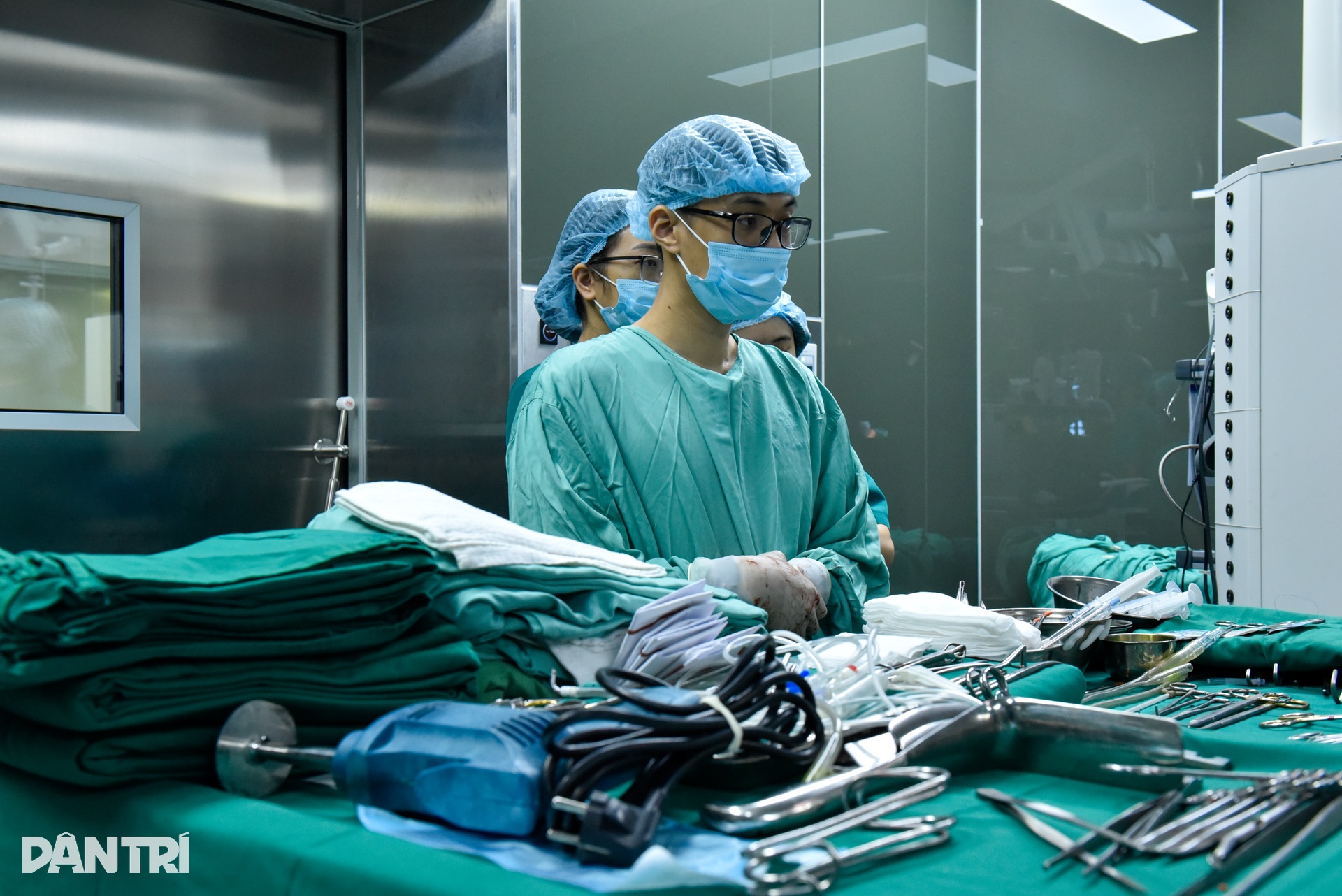 10 tiếng cân não để người đàn ông tái sinh 4 cuộc đời - 4 10 tiếng cân não để người đàn ông tái sinh 4 cuộc đời - 4