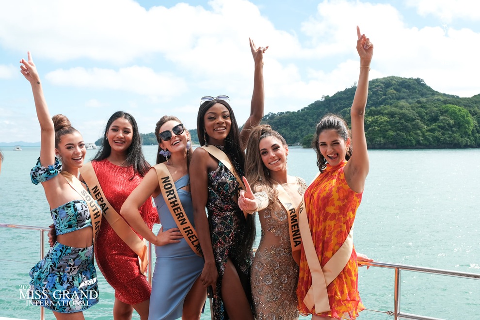 Thùy Tiên và dàn người đẹp của Hoa hậu Hòa bình 2021 khoe dáng với áo tắm - 15 Thùy Tiên và dàn người đẹp của Hoa hậu Hòa bình 2021 khoe dáng với áo tắm - 15