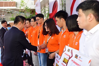 Nhiều học sinh lớp 12 chọn "săn" học bổng sớm để giảm áp lực thi cử