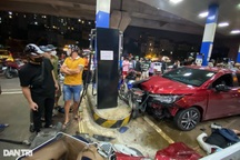 Hiện trường vụ ô tô tông nhiều người trong cây xăng ở Hà Nội