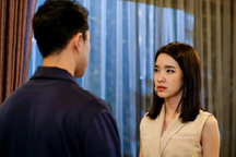 Bạn của vợ đến nhà, tôi lập tức đóng cửa khi vừa nhìn thấy mặt cô ấy