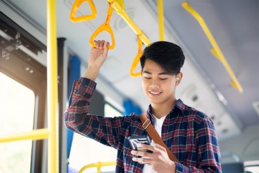 Tai nghe chống ồn Sony - bí quyết yên tĩnh trên chuyến xe đông đúc dịp tết