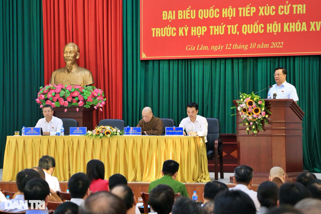 Bí thư Hà Nội: Gia Lâm có nghề cây cảnh rất được, tôi mới sang mua hoa - 1