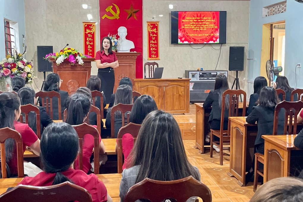 Tâm tư nữ giáo viên được Chủ tịch nước phong tặng danh hiệu Nhà giáo ưu tú - 2 Tâm tư nữ giáo viên được Chủ tịch nước phong tặng danh hiệu Nhà giáo ưu tú - 2