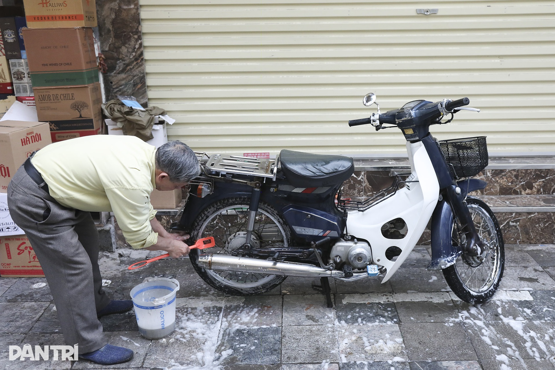 Hà Nội bình yên dưới nắng vàng rực rỡ ngày 30 Tết - 9 Hà Nội bình yên dưới nắng vàng rực rỡ ngày 30 Tết - 9