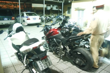 "Tổ lái" dàn môtô “khủng” bị tóm