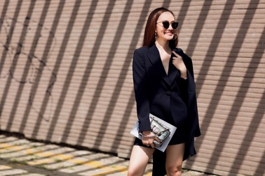 MC Kim Duyên khoe phong cách thời trang tựa nắng mai xuống phố