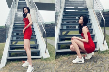 Mê mẩn ngắm đôi chân dài 1m10 của "tiểu hoa đán" Quan Hiểu Đồng