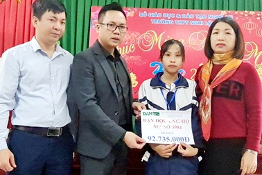 Bạn đọc giúp đỡ nữ sinh nghèo đáng thương có mẹ bị câm, điếc