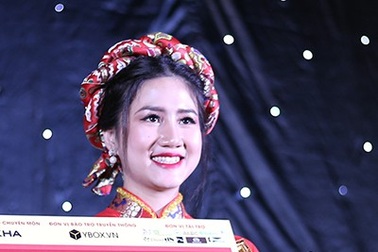 Nữ sinh "chủ nhà" Luật giành giải MC tài năng
