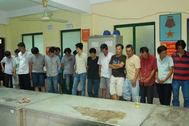 Triệt phá trường gà quy tụ nhiều con bạc “khát nước”