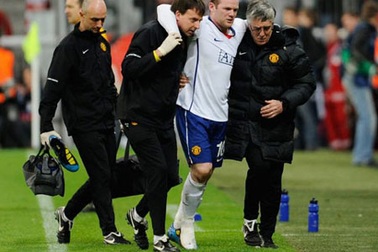 Rooney dính chấn thương mắt cá chân