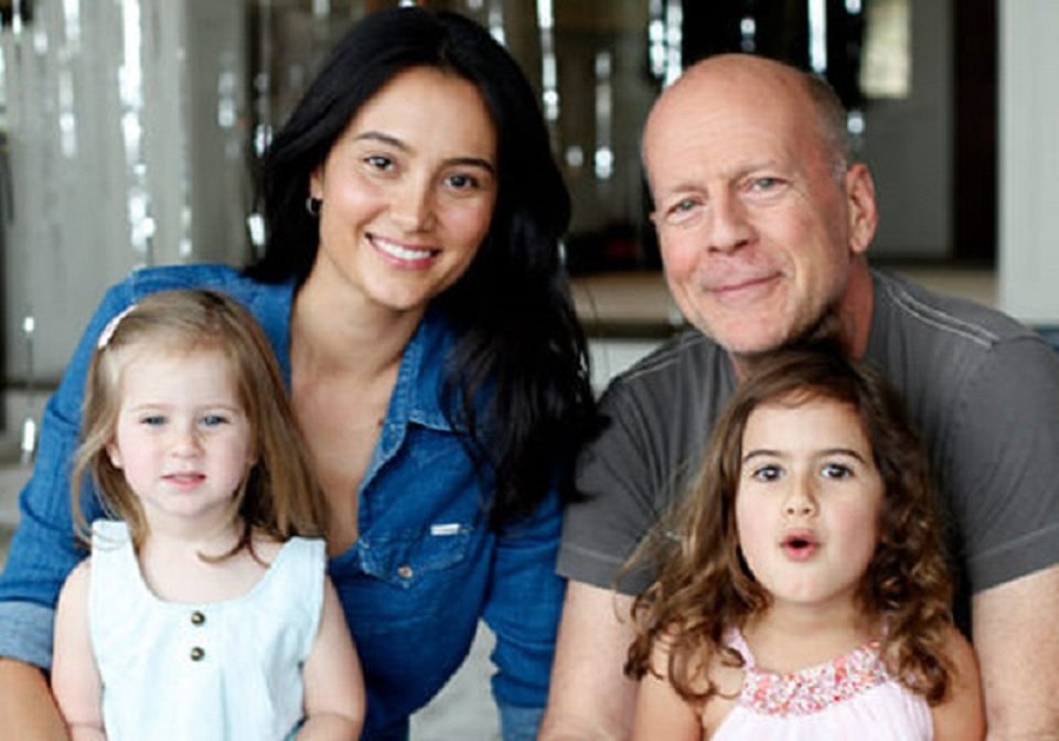 Hình ảnh hạnh phúc của ngôi sao U70 Bruce Willis bên vợ trẻ và hai con nhỏ - 7 Hình ảnh hạnh phúc của ngôi sao U70 Bruce Willis bên vợ trẻ và hai con nhỏ - 7