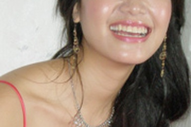 Hoa hậu Trần Thị Thuỳ Dung đã trở lại trường học 