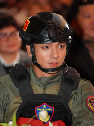 Mỹ nam cao 1,88m nổi bật trong đội hình tập luyện diễu hành là ai? - 6 Mỹ nam cao 1,88m nổi bật trong đội hình tập luyện diễu hành là ai? - 6