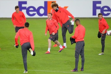 MU làm quen với sân Sukru Saracoglu