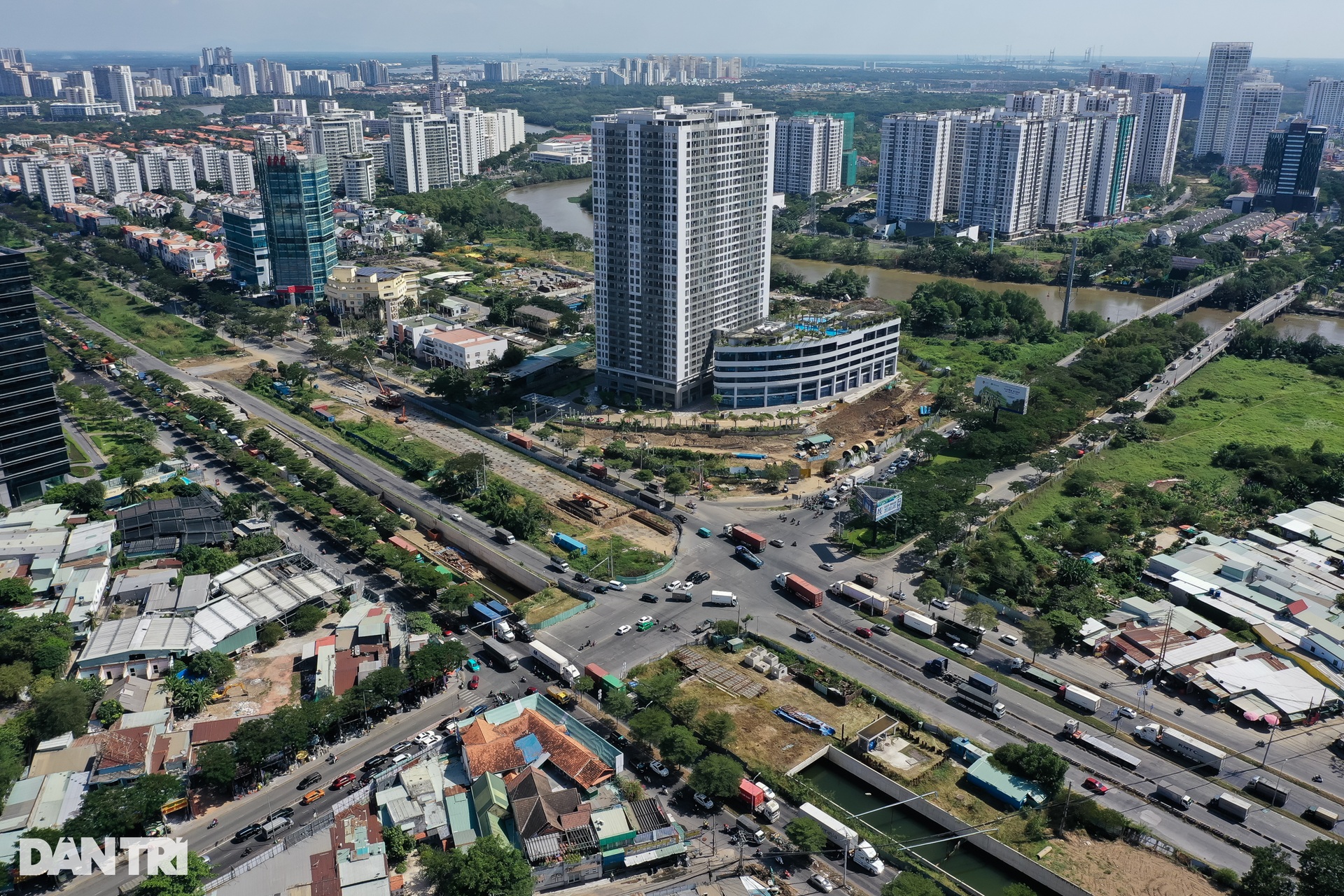 Ngổn ngang công trình xây dựng ở đại lộ phía Nam TPHCM - 1 Ngổn ngang công trình xây dựng ở đại lộ phía Nam TPHCM - 1