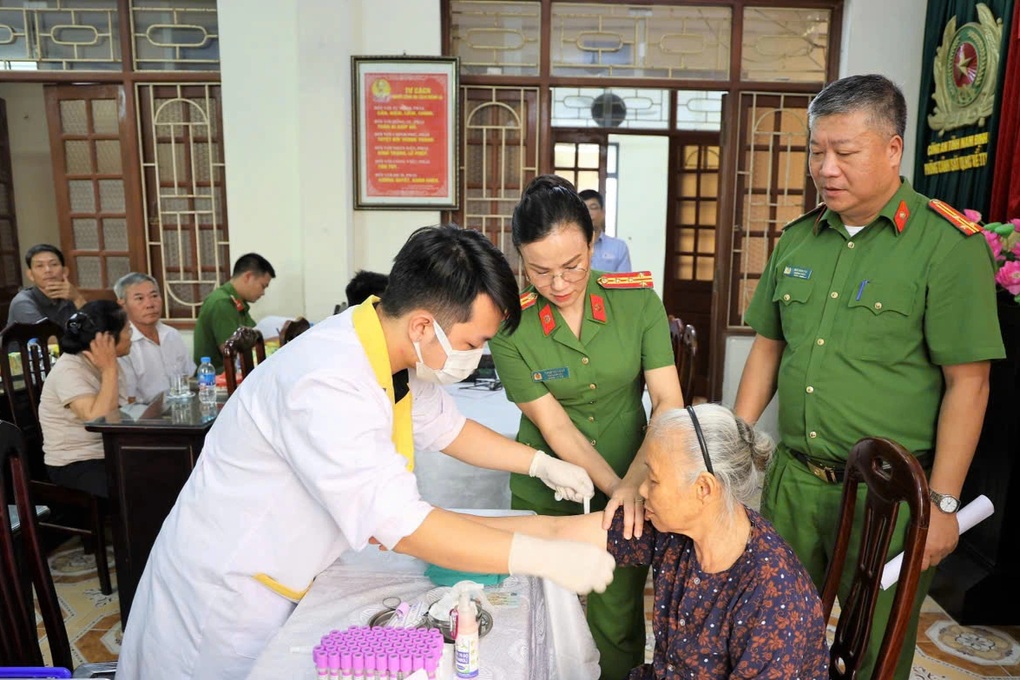 Thu nhận mẫu gen đợt 3 với các thân nhân liệt sĩ - 1 Thu nhận mẫu gen đợt 3 với các thân nhân liệt sĩ