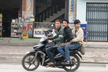 Học sinh Thanh Hóa “phớt lờ” luật giao thông