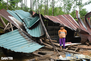 Nhà sập rồi, mấy anh em cháu biết ở đâu?