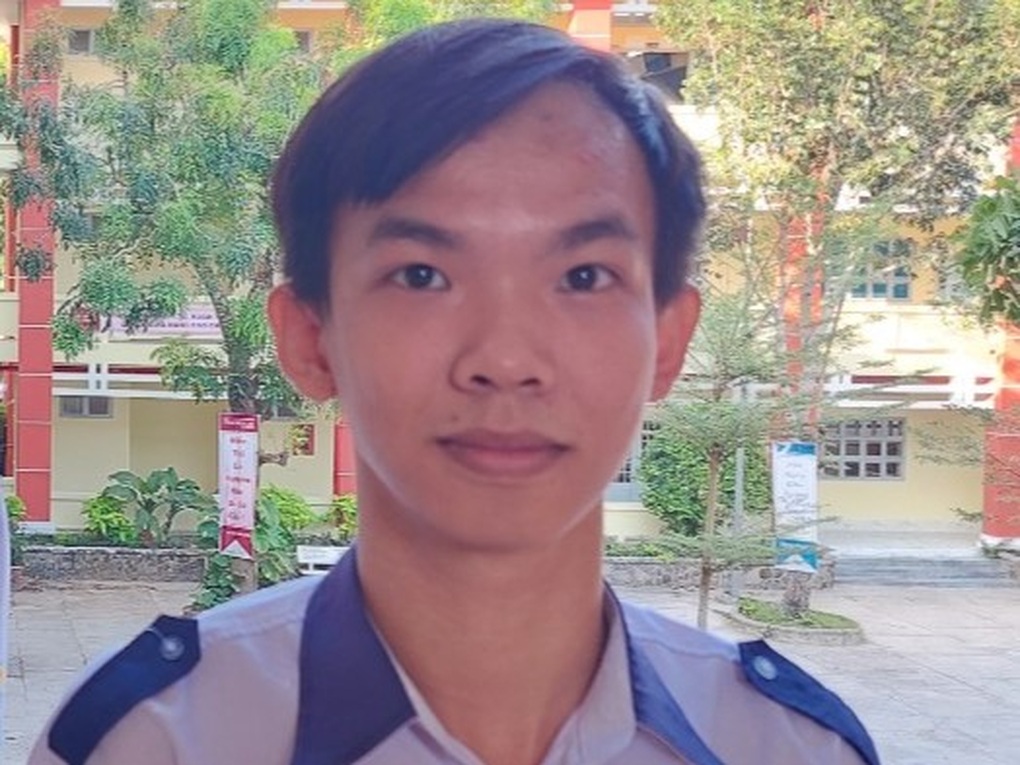 Đoạt giải Nhì học sinh giỏi toán quốc gia để tri ân người cha đã mất - 1 Đoạt giải Nhì học sinh giỏi toán quốc gia để tri ân người cha đã mất - 1