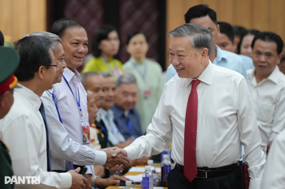Tổng Bí thư xúc động khi nói về tình cảm của Bác Hồ đối với miền Nam - 1 Tổng Bí thư xúc động khi nói về tình cảm của Bác Hồ đối với miền Nam - 1