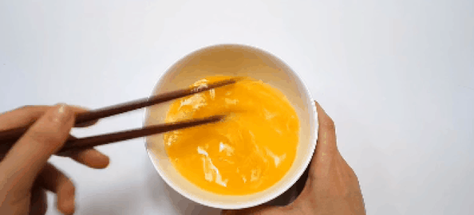 Vẫn là trứng omelet, nhưng thêm nguyên liệu này món trứng trở nên tuyệt hảo hơn - Ảnh 1.