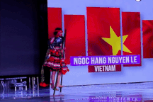 Ngọc Hằng bị gãy cà kheo khi trình diễn trong đêm thi trang phục dân tộc