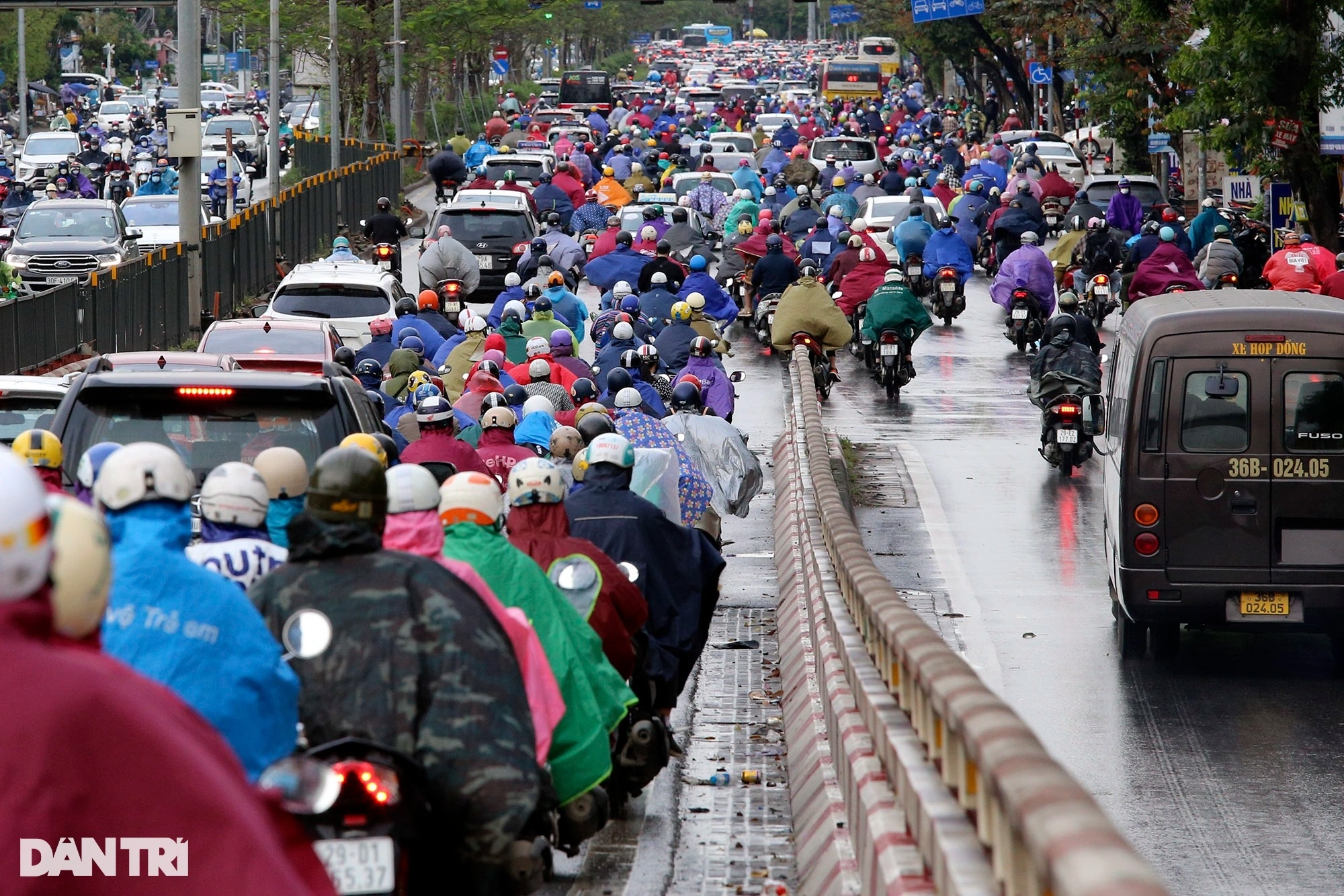 Đường phố ùn tắc giờ cao điểm, bình thường cũ ở Hà Nội đã quay trở lại? - 4 Đường phố ùn tắc giờ cao điểm, bình thường cũ ở Hà Nội đã quay trở lại? - 4