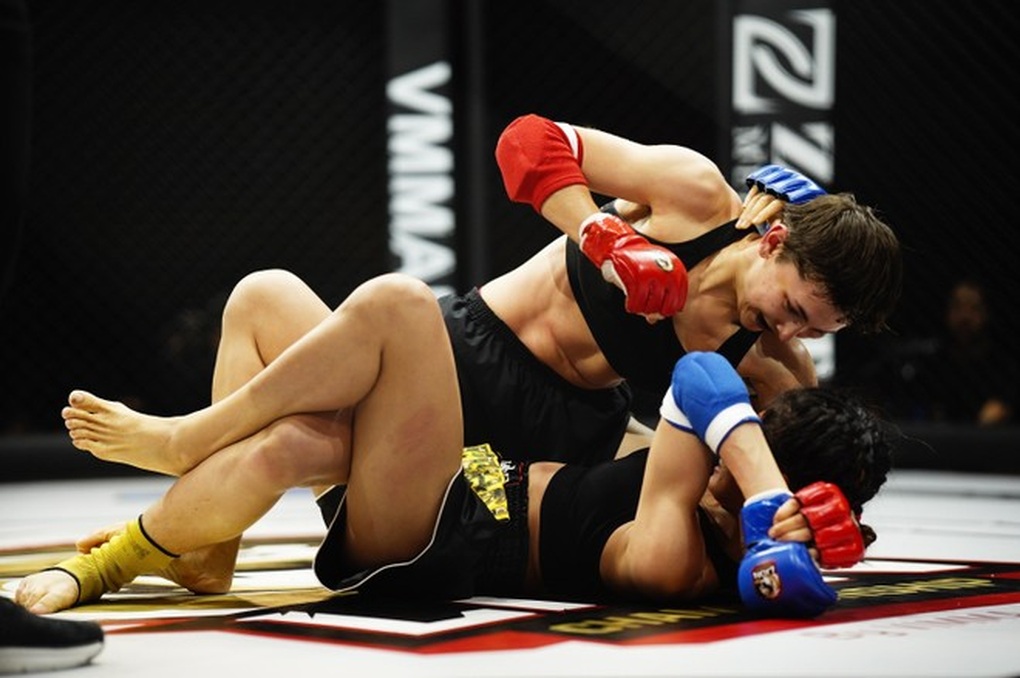 Trần Quang Lộc hạ knock-out Lý Tiểu Long của Trung Quốc - 3 Trần Quang Lộc hạ knock-out Lý Tiểu Long của Trung Quốc - 3
