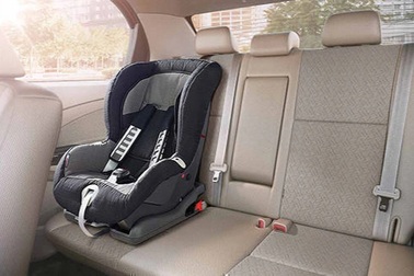 Chở trẻ em trên ô tô không có hệ thống Isofix thì phải làm thế nào?