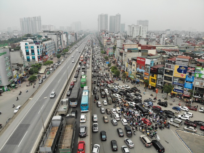 Ngày đầu nghỉ lễ: Nhiều tuyến đường cửa ngõ thủ đô ùn tắc từ sáng đến trưa - 13 Ngày đầu nghỉ lễ: Nhiều tuyến đường cửa ngõ thủ đô ùn tắc từ sáng đến trưa - 13