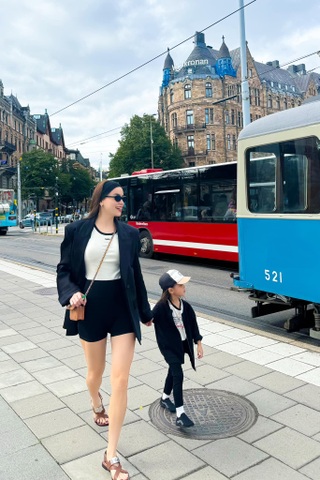 Hồ Ngọc Hà diện đồ đồng điệu cùng con gái, không hàng hiệu vẫn gây sốt - 7