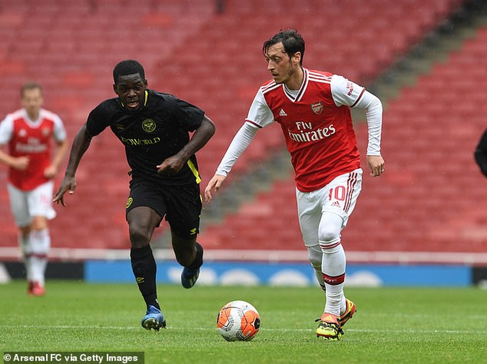 Mesut Ozil tuyên bố không rời Arsenal cho đến hết hợp đồng - 1 Mesut Ozil tuyên bố không rời Arsenal cho đến hết hợp đồng - 1