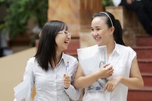 Thí sinh ra sớm với nhiều nụ cười tươi