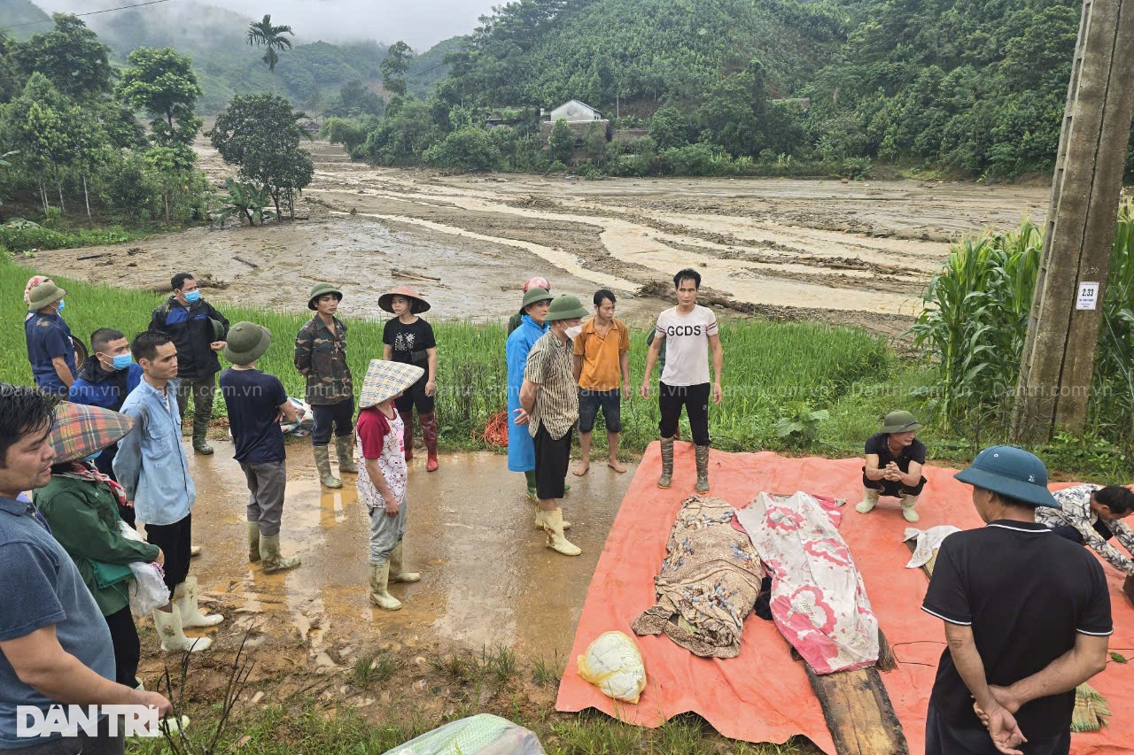 Lào Cai: Hiện trường tan hoang ở nơi trận lũ quét vùi lấp cả một thôn bản - 6 Lào Cai: Hiện trường tan hoang ở nơi trận lũ quét vùi lấp cả một thôn bản - 6