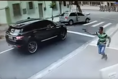 Tuyển thủ Brazil bị dí súng vào đầu, cướp giữa ban ngày