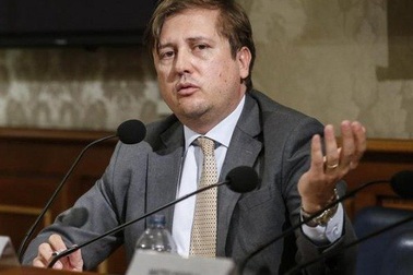 Thứ trưởng Y tế Italia mắc Covid-19