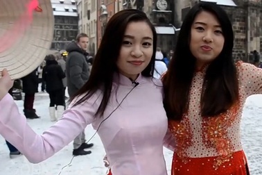 Clip "bom tấn" chúc Tết quê nhà của DHS Việt khắp năm châu