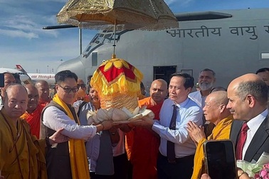 Xá lợi Đức Phật Thích Ca Mâu Ni được rước về Việt Nam