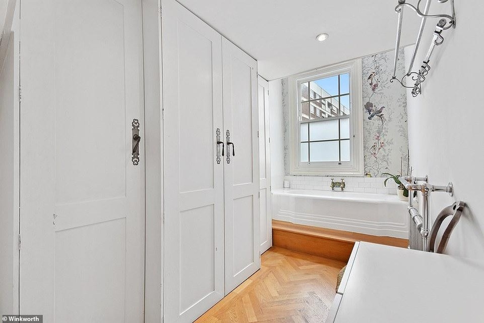 Căn nhà mỏng nhất ở London được chào bán giá “sốc” 1,3 triệu USD - 8 Căn nhà mỏng nhất ở London được chào bán giá “sốc” 1,3 triệu USD - 8