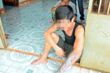 Dùng xăng từ xe máy thiêu sống hàng xóm 